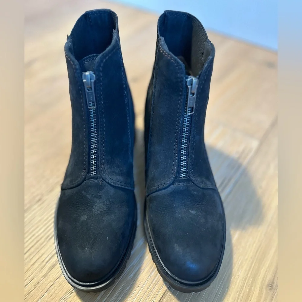 Women’s Cobble Hill Center Zip Leather Boot water resistant